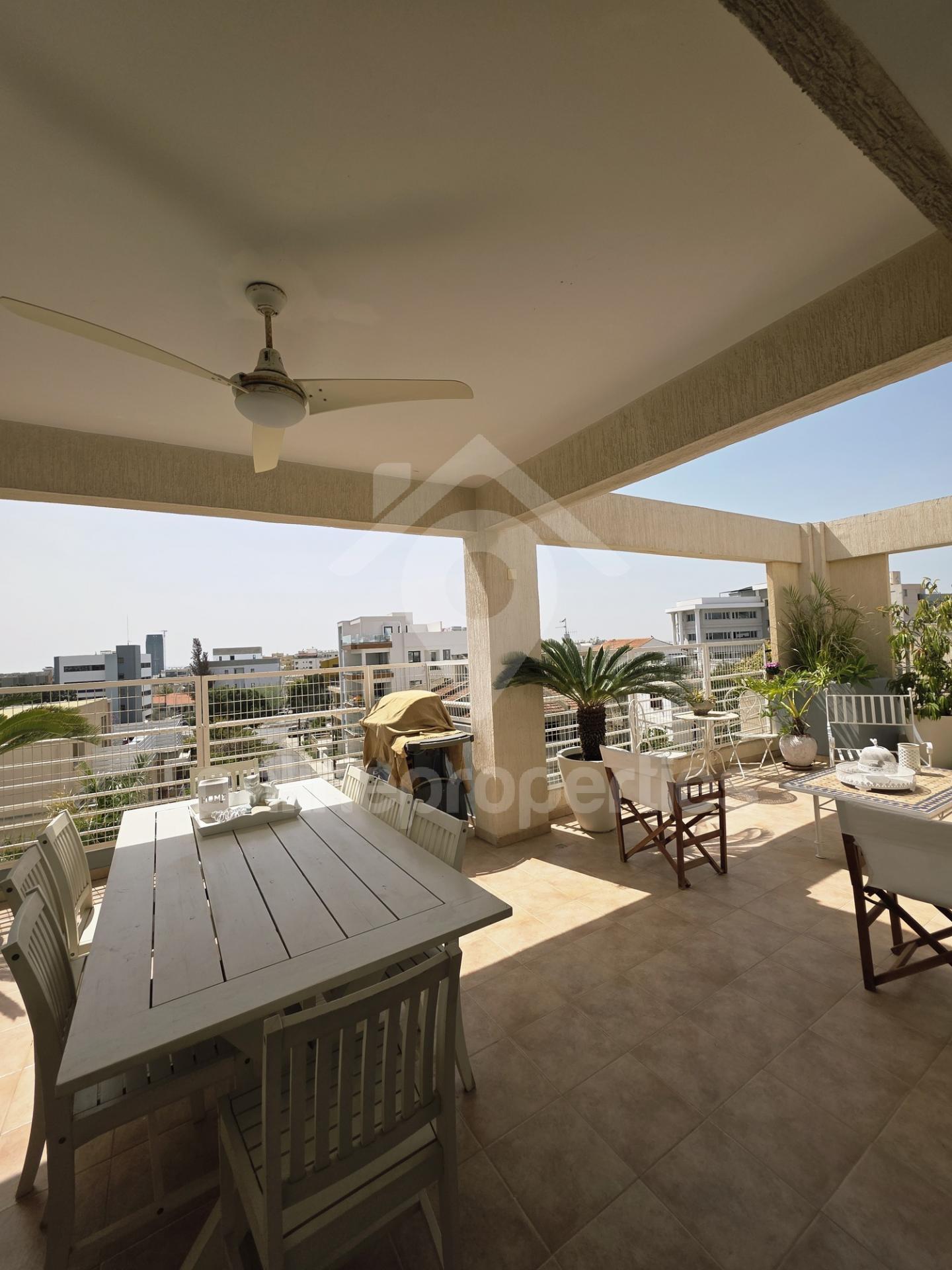 To change image, hover mouse over thumbnails below