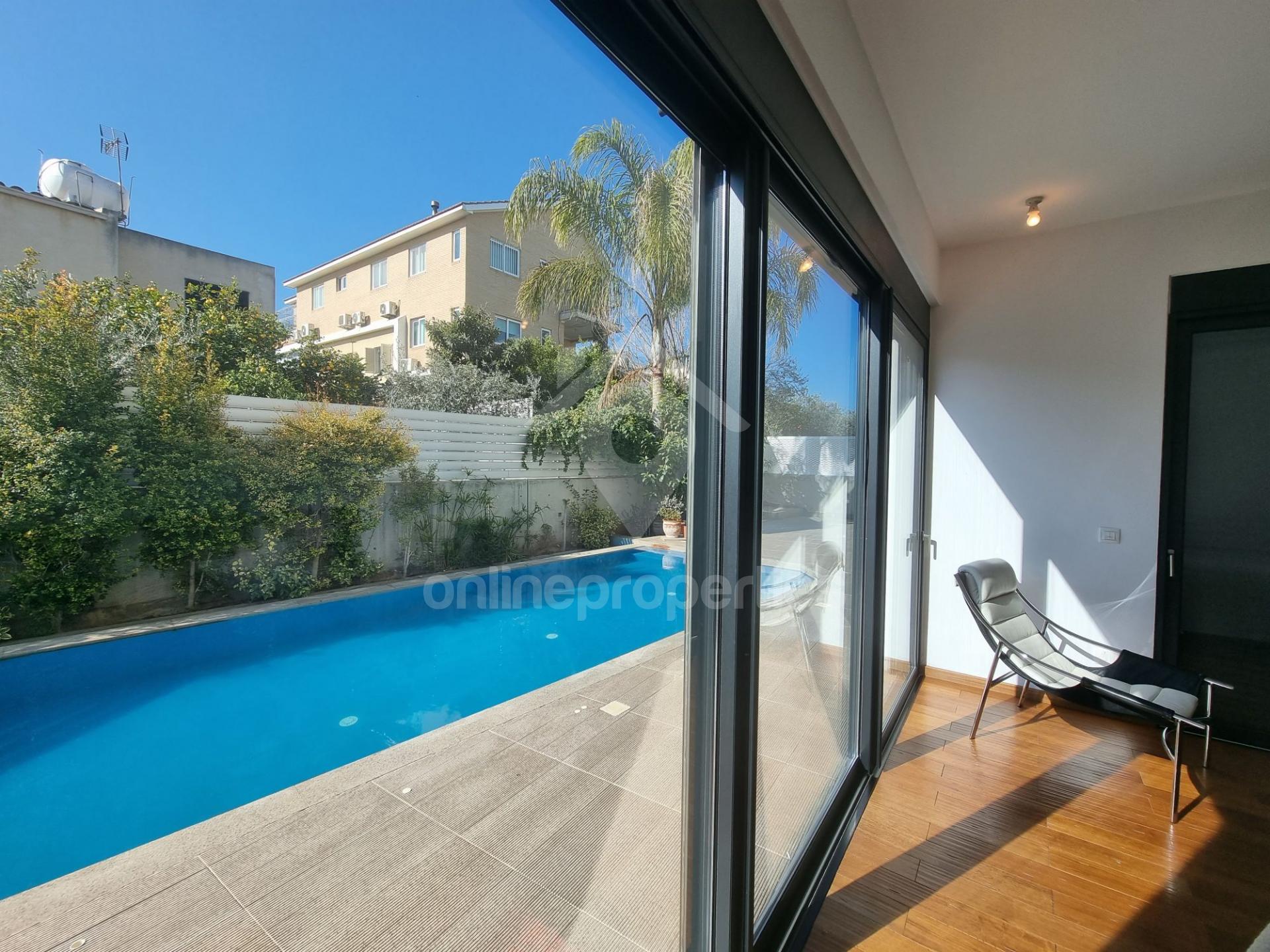 To change image, hover mouse over thumbnails below