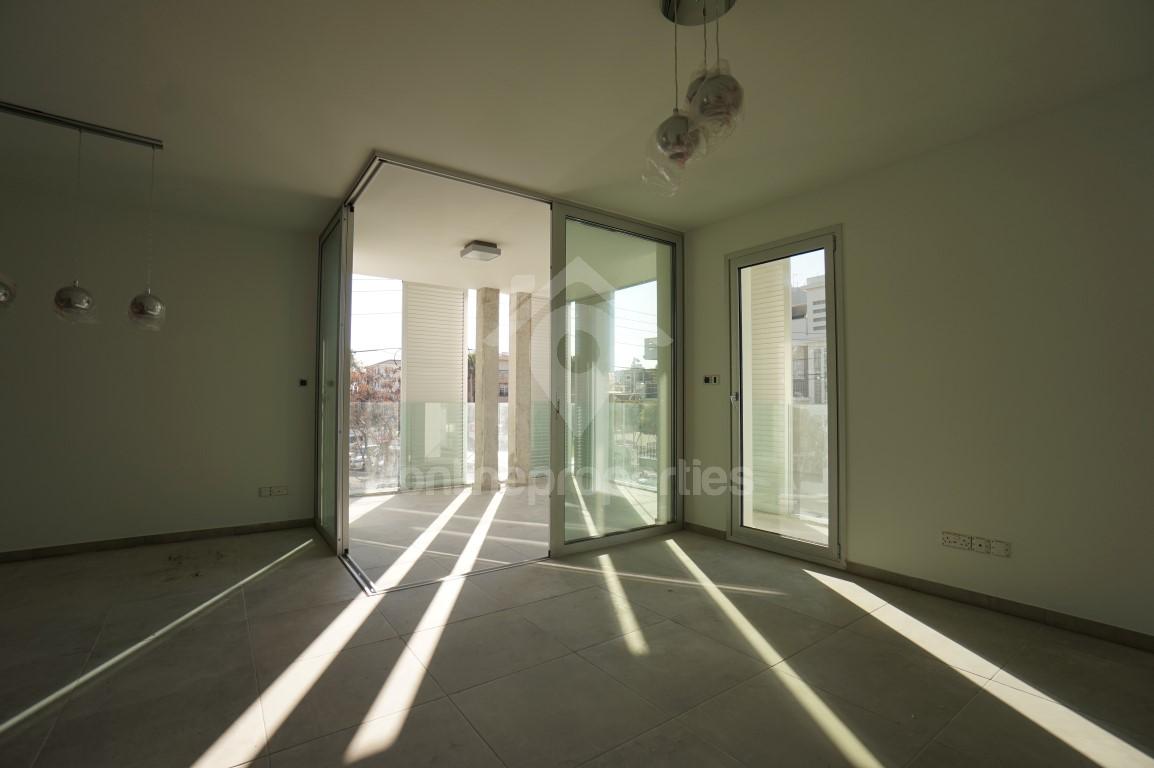 To change image, hover mouse over thumbnails below