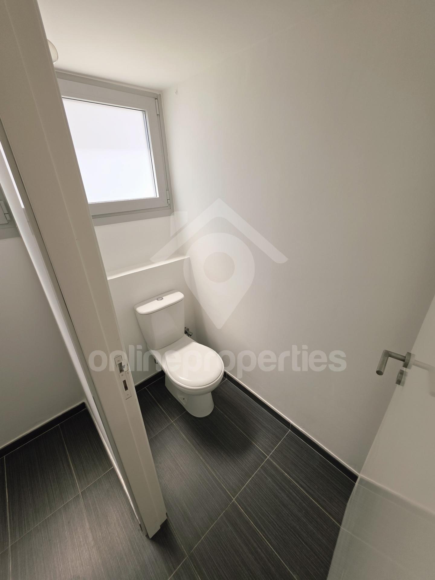 To change image, hover mouse over thumbnails below