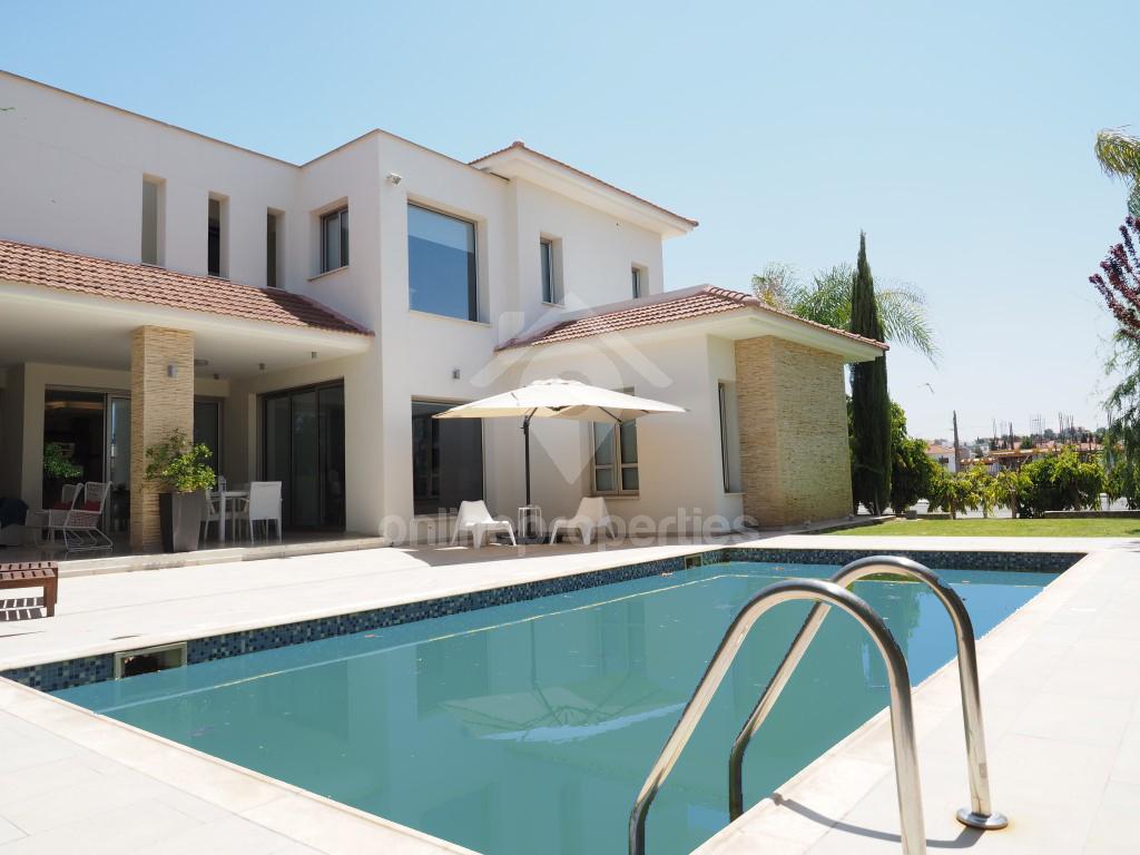 Featured House of 5 bdrms near Tymvos