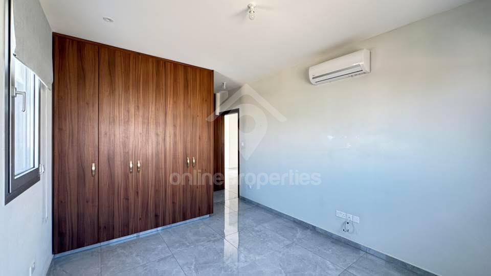 To change image, hover mouse over thumbnails below