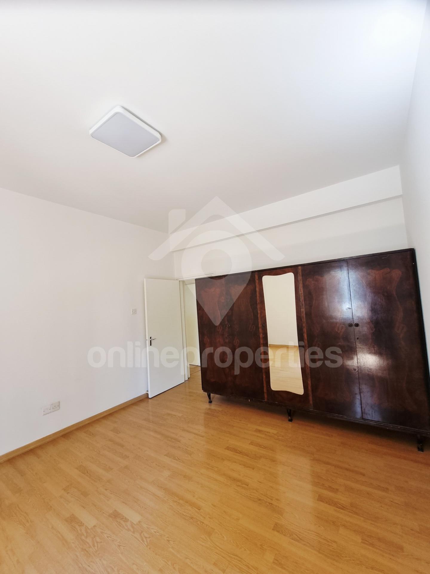 To change image, hover mouse over thumbnails below