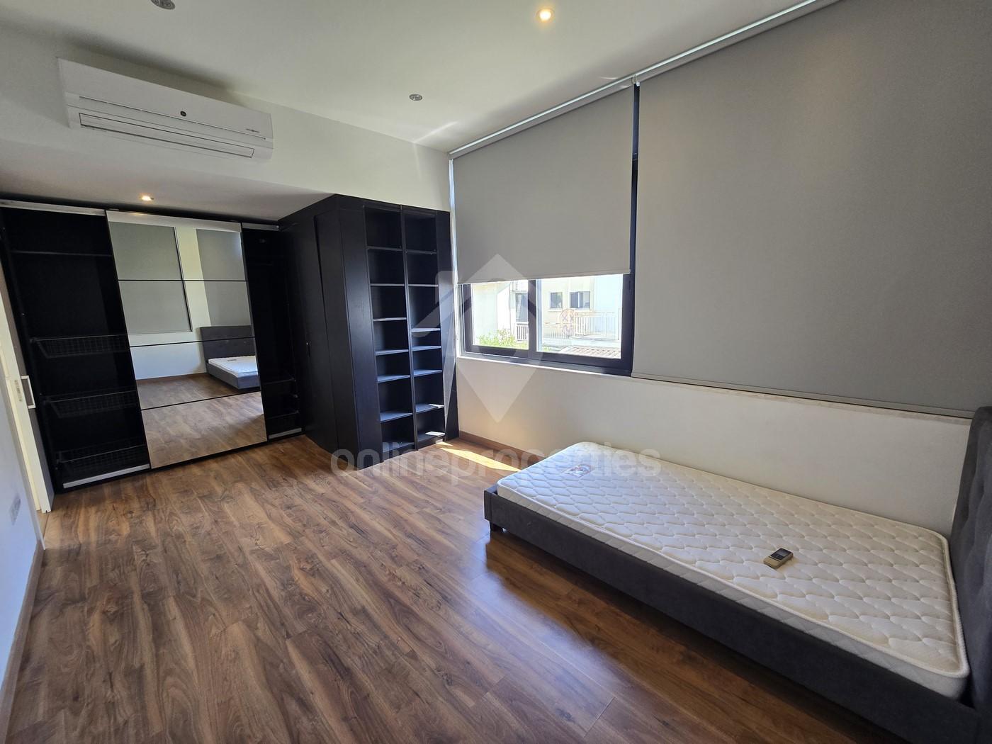 To change image, hover mouse over thumbnails below