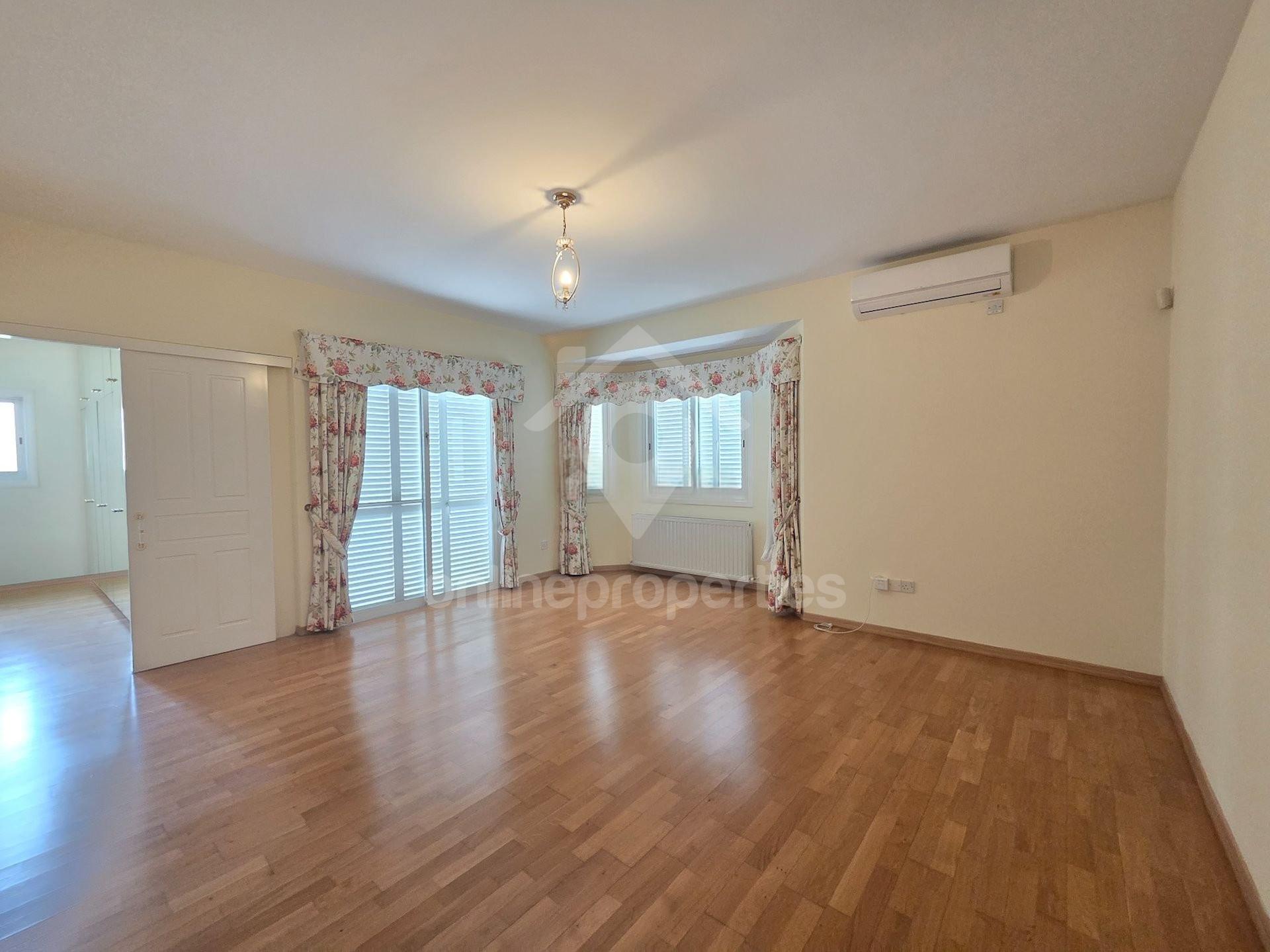 To change image, hover mouse over thumbnails below