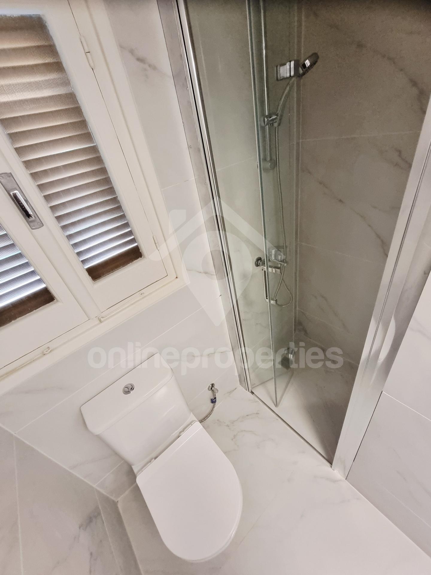 To change image, hover mouse over thumbnails below