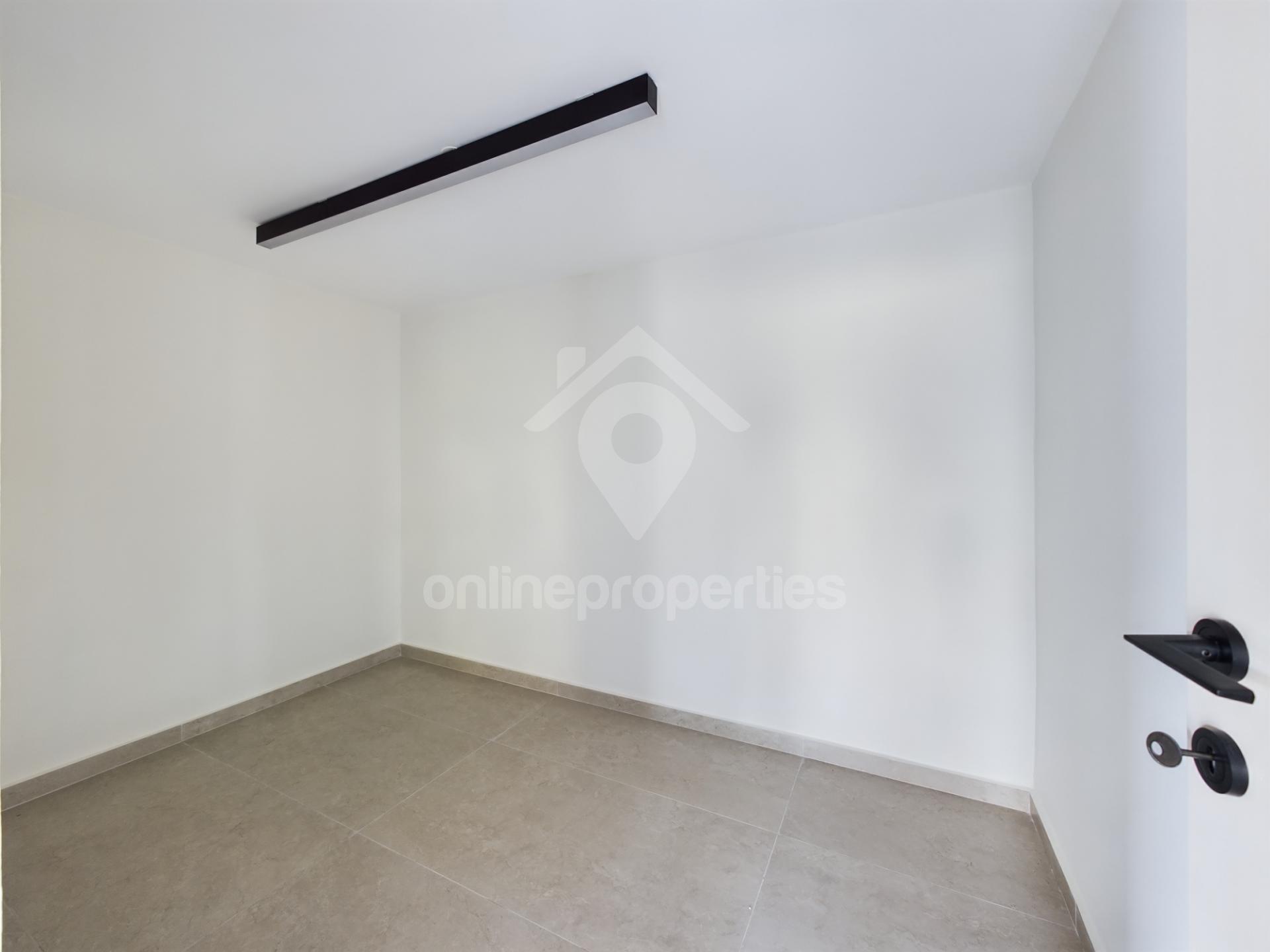 To change image, hover mouse over thumbnails below