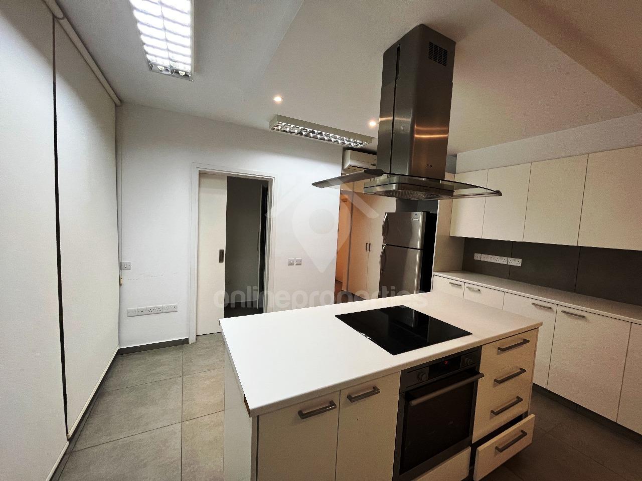 To change image, hover mouse over thumbnails below