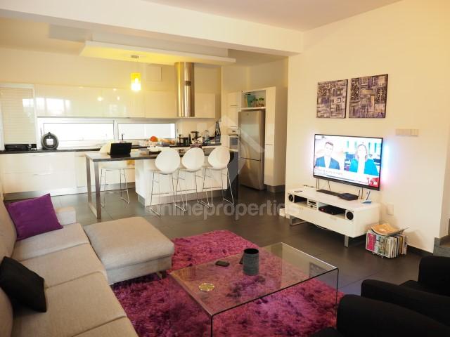 To change image, hover mouse over thumbnails below