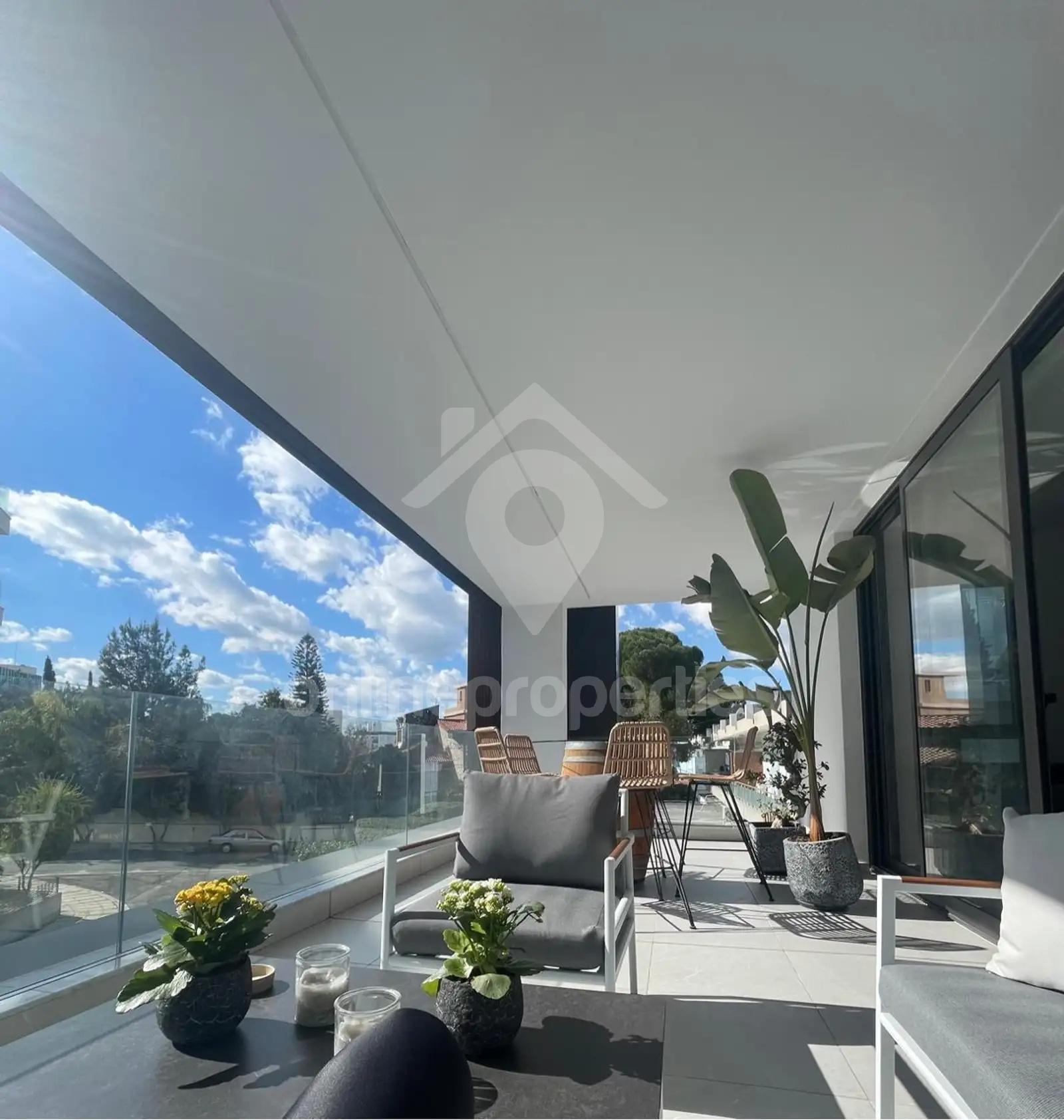 To change image, hover mouse over thumbnails below