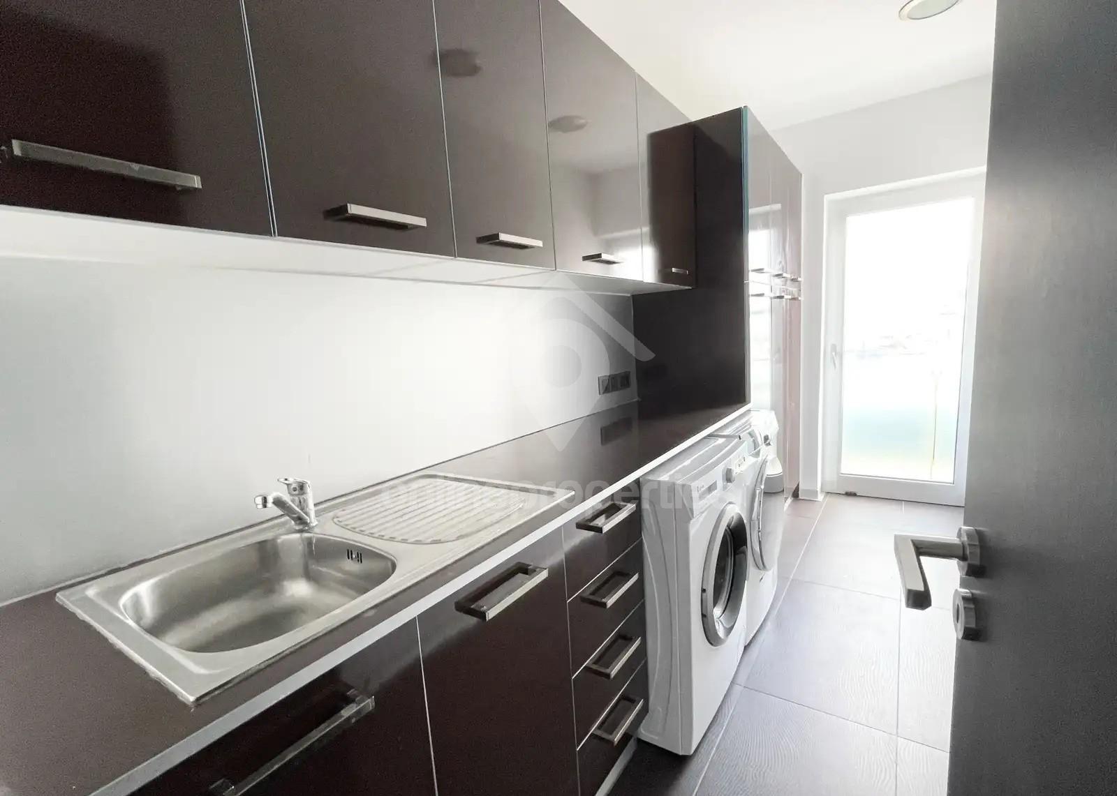 To change image, hover mouse over thumbnails below