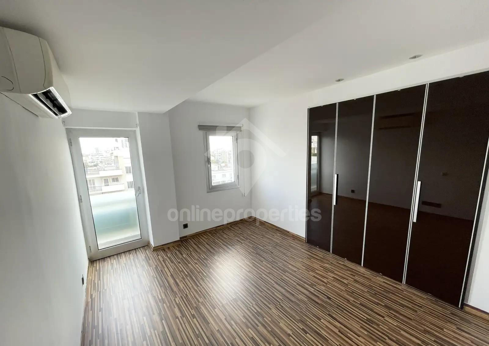 To change image, hover mouse over thumbnails below