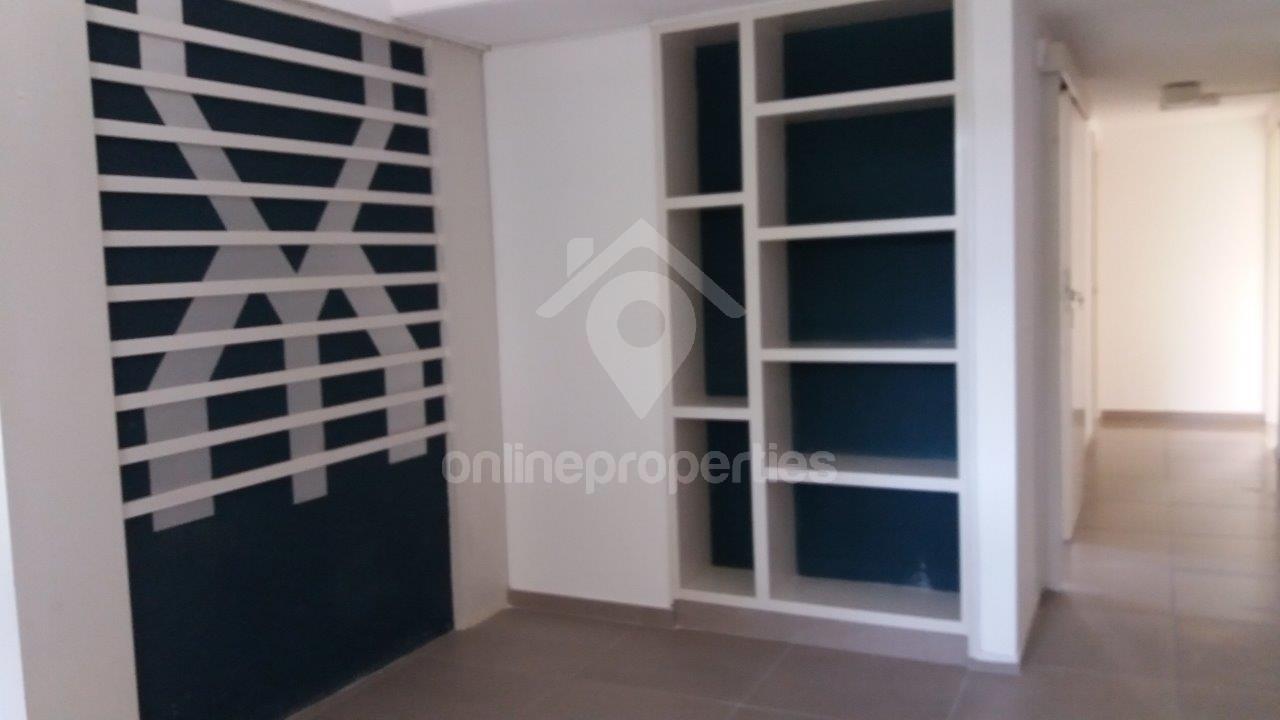 To change image, hover mouse over thumbnails below