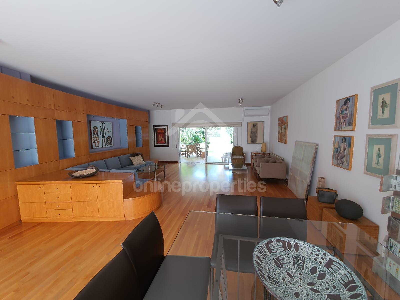 To change image, hover mouse over thumbnails below