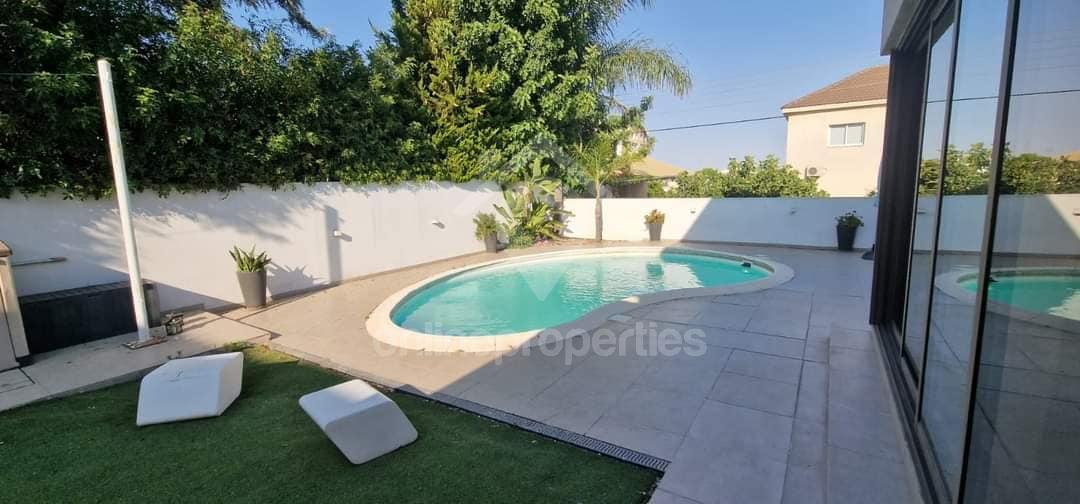 To change image, hover mouse over thumbnails below