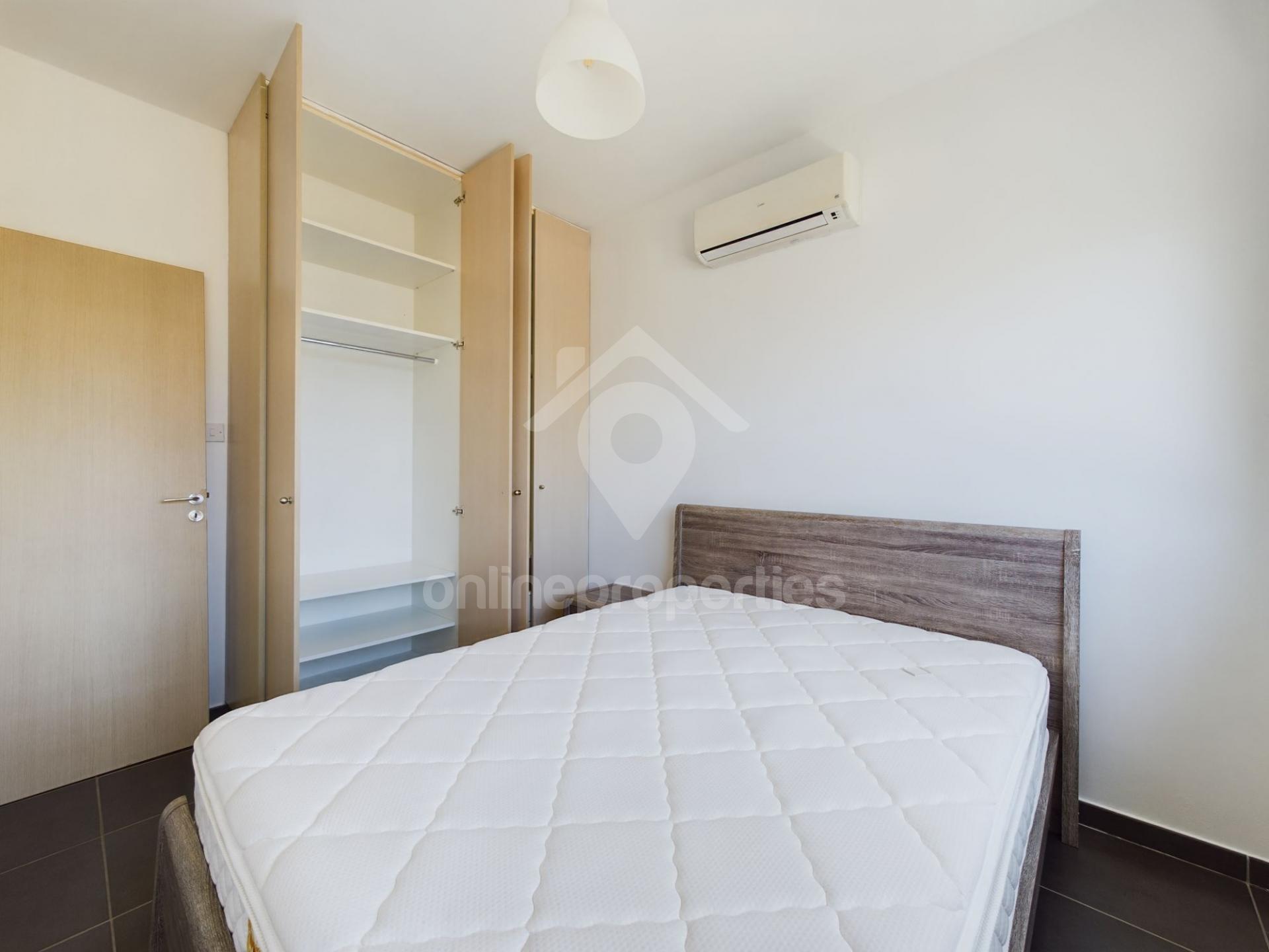 To change image, hover mouse over thumbnails below