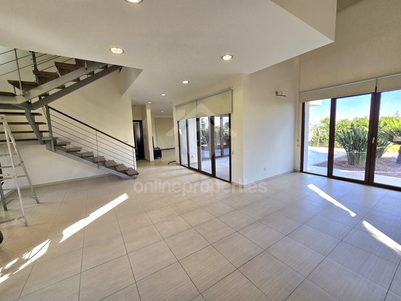 To change image, hover mouse over thumbnails below