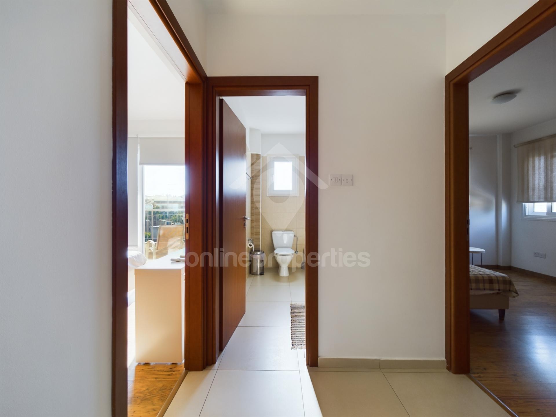 To change image, hover mouse over thumbnails below