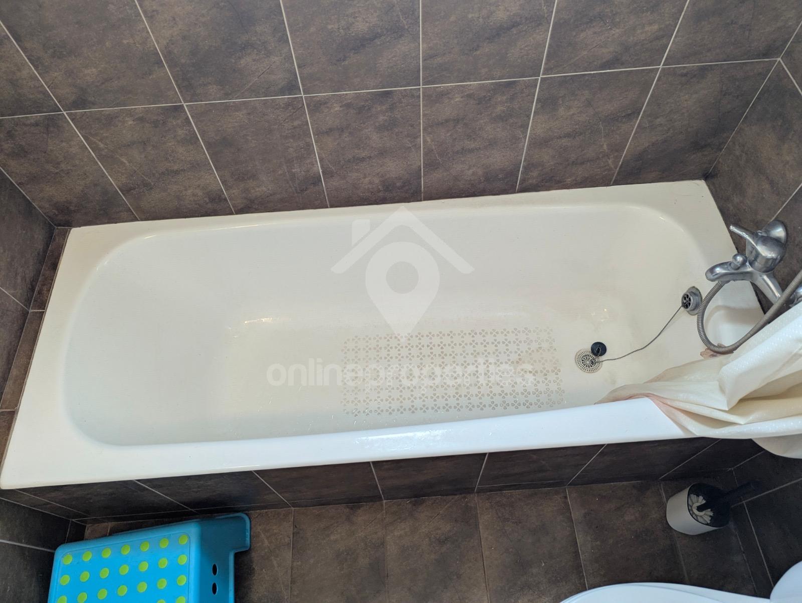 To change image, hover mouse over thumbnails below