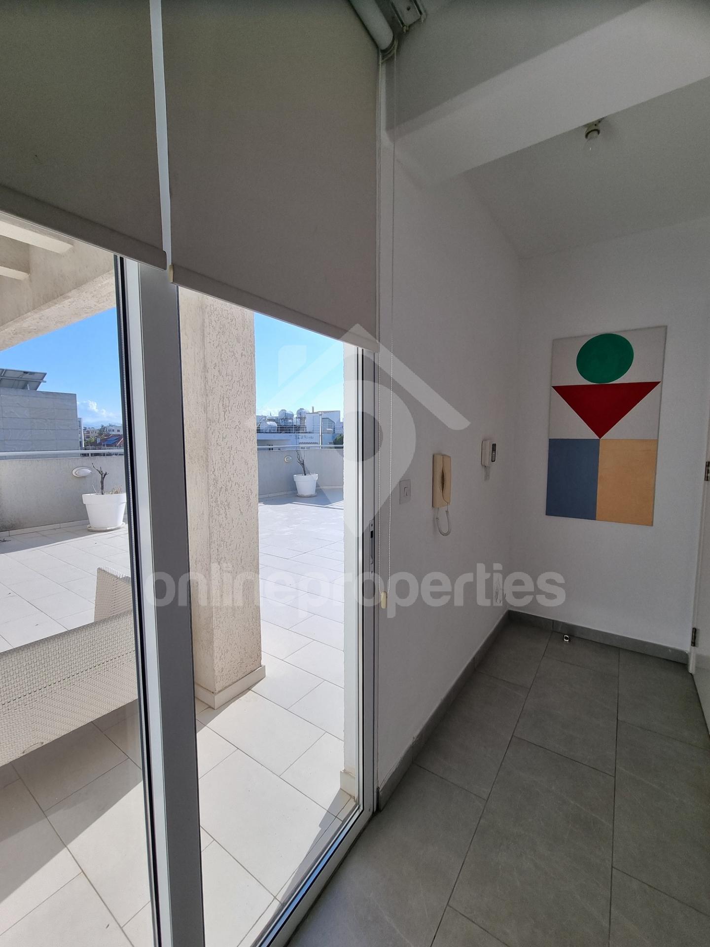 To change image, hover mouse over thumbnails below