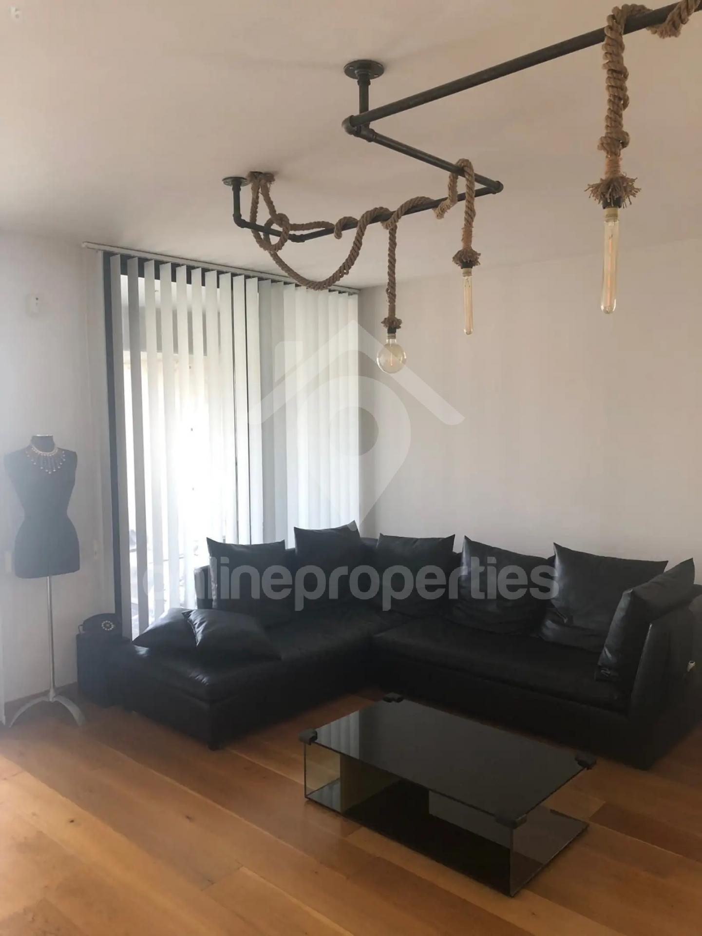 To change image, hover mouse over thumbnails below