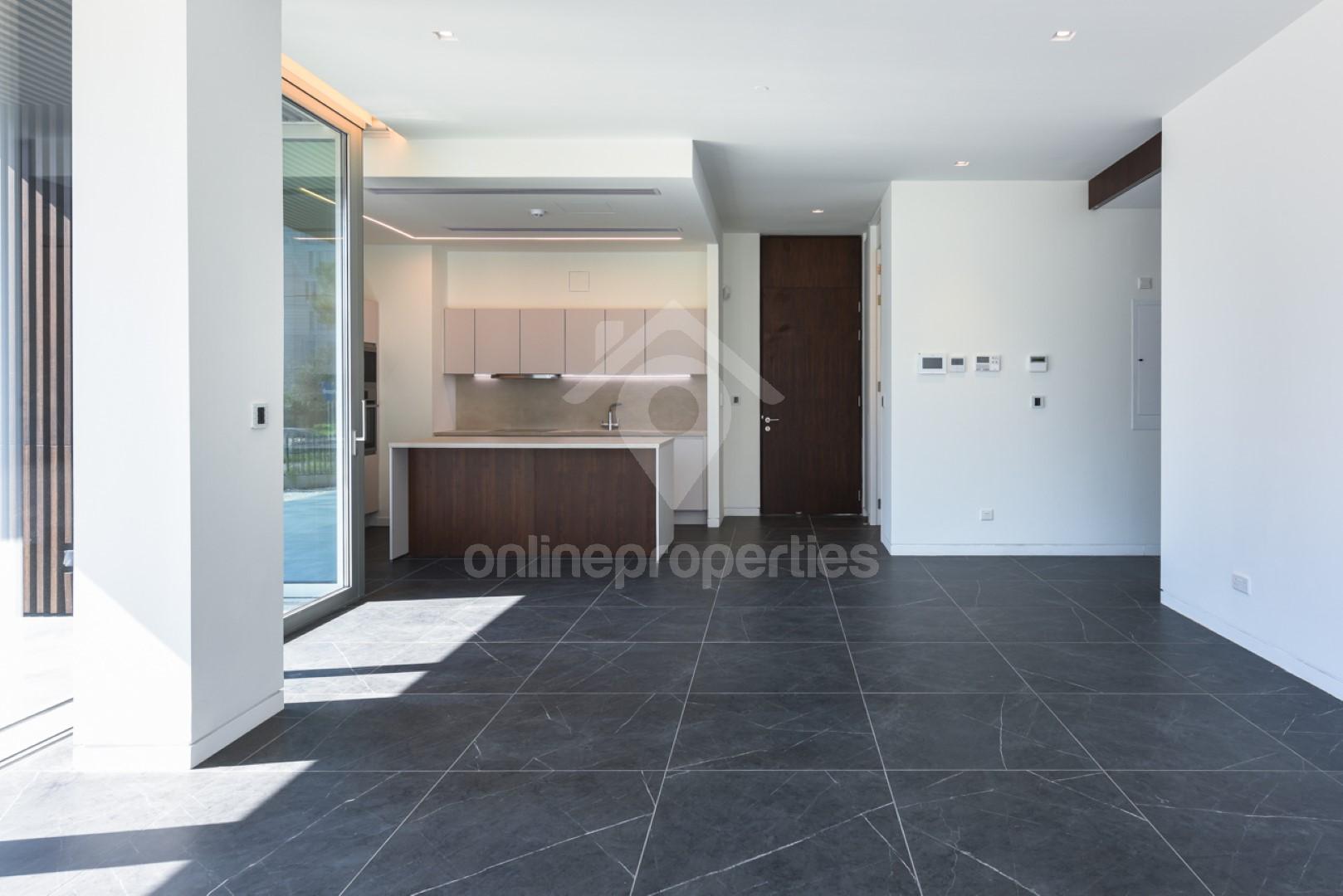 To change image, hover mouse over thumbnails below