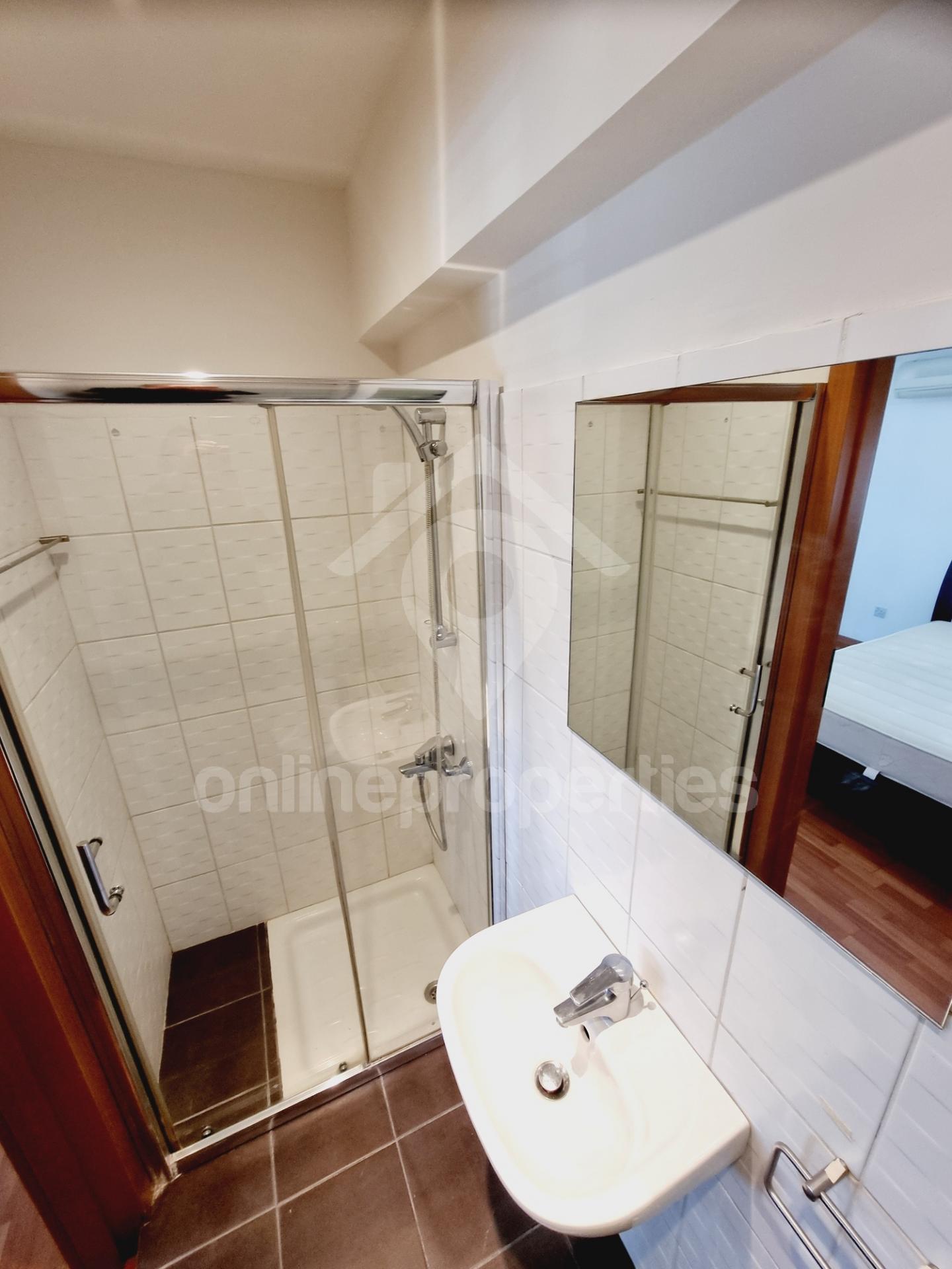 To change image, hover mouse over thumbnails below