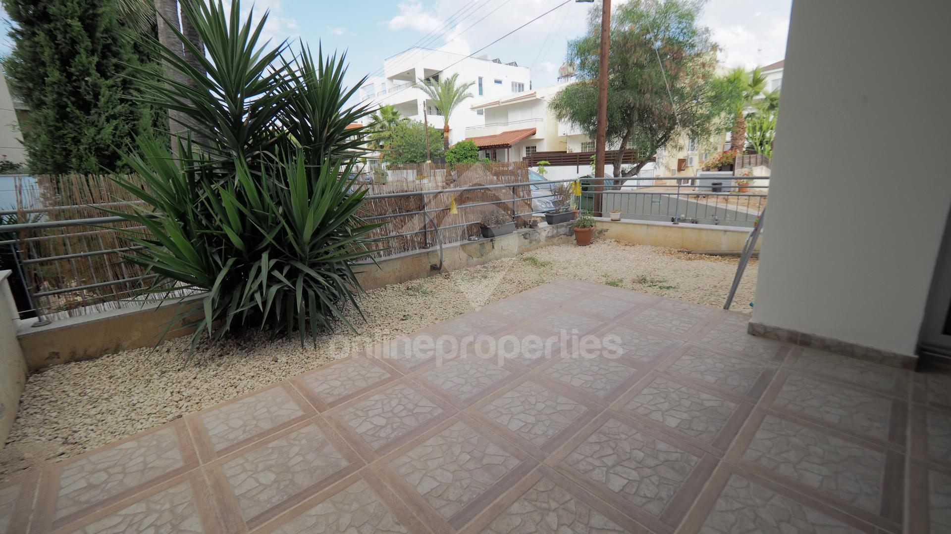 To change image, hover mouse over thumbnails below