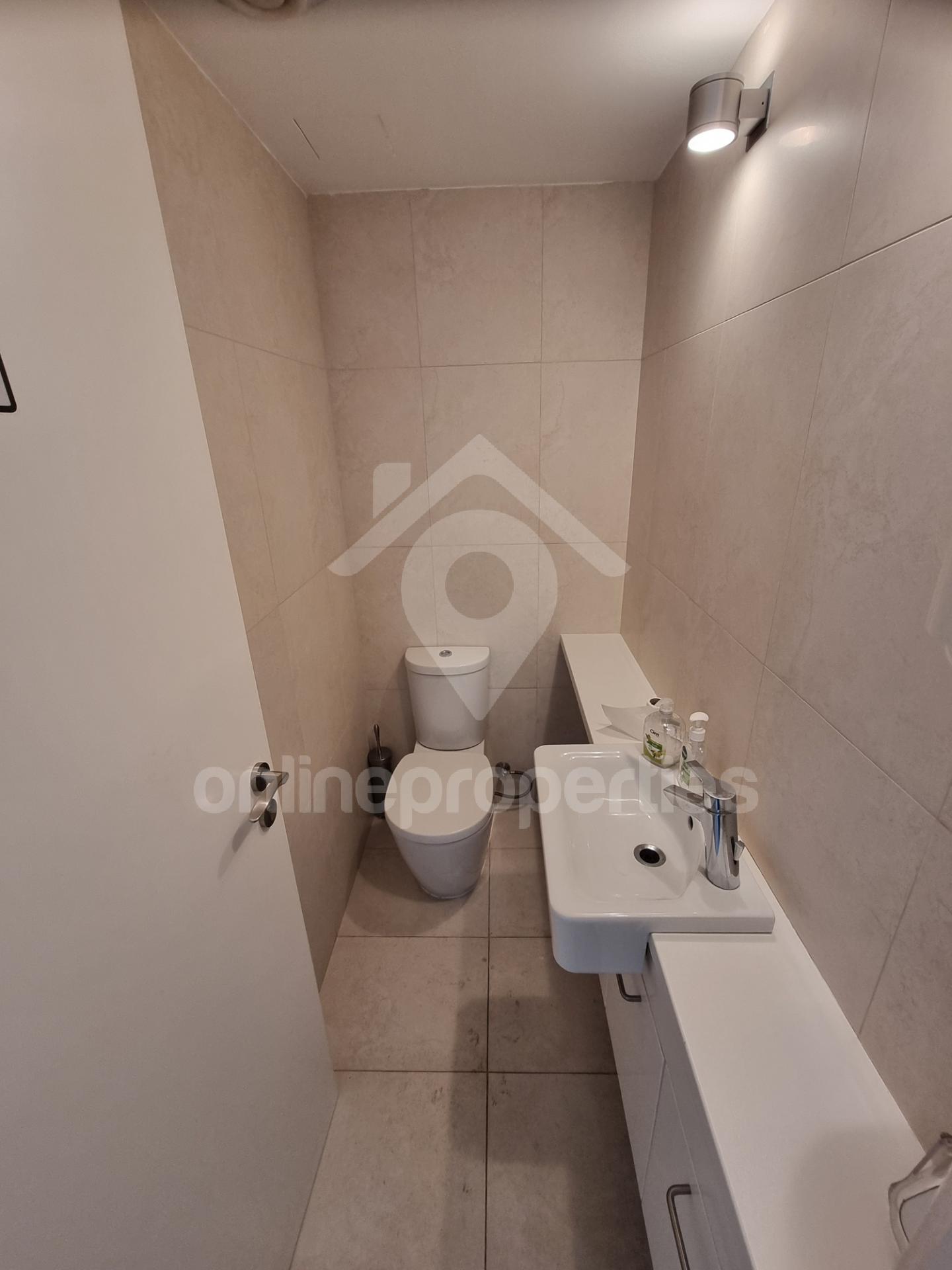 To change image, hover mouse over thumbnails below