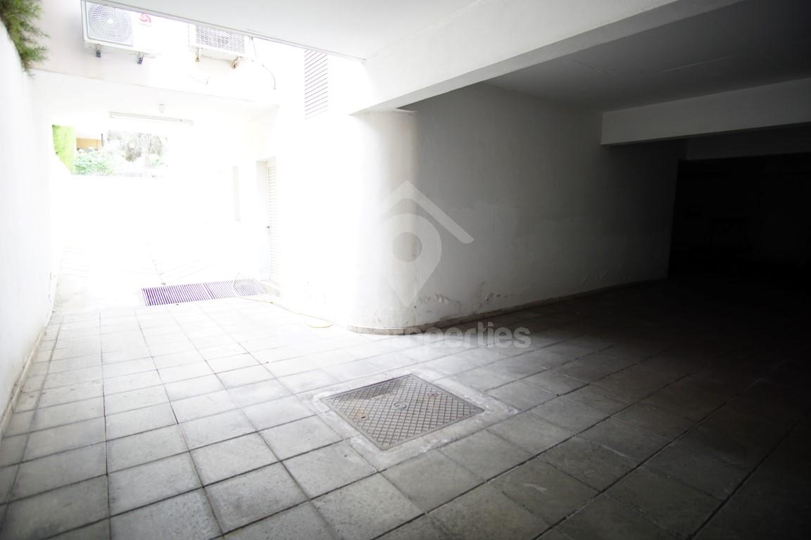 To change image, hover mouse over thumbnails below