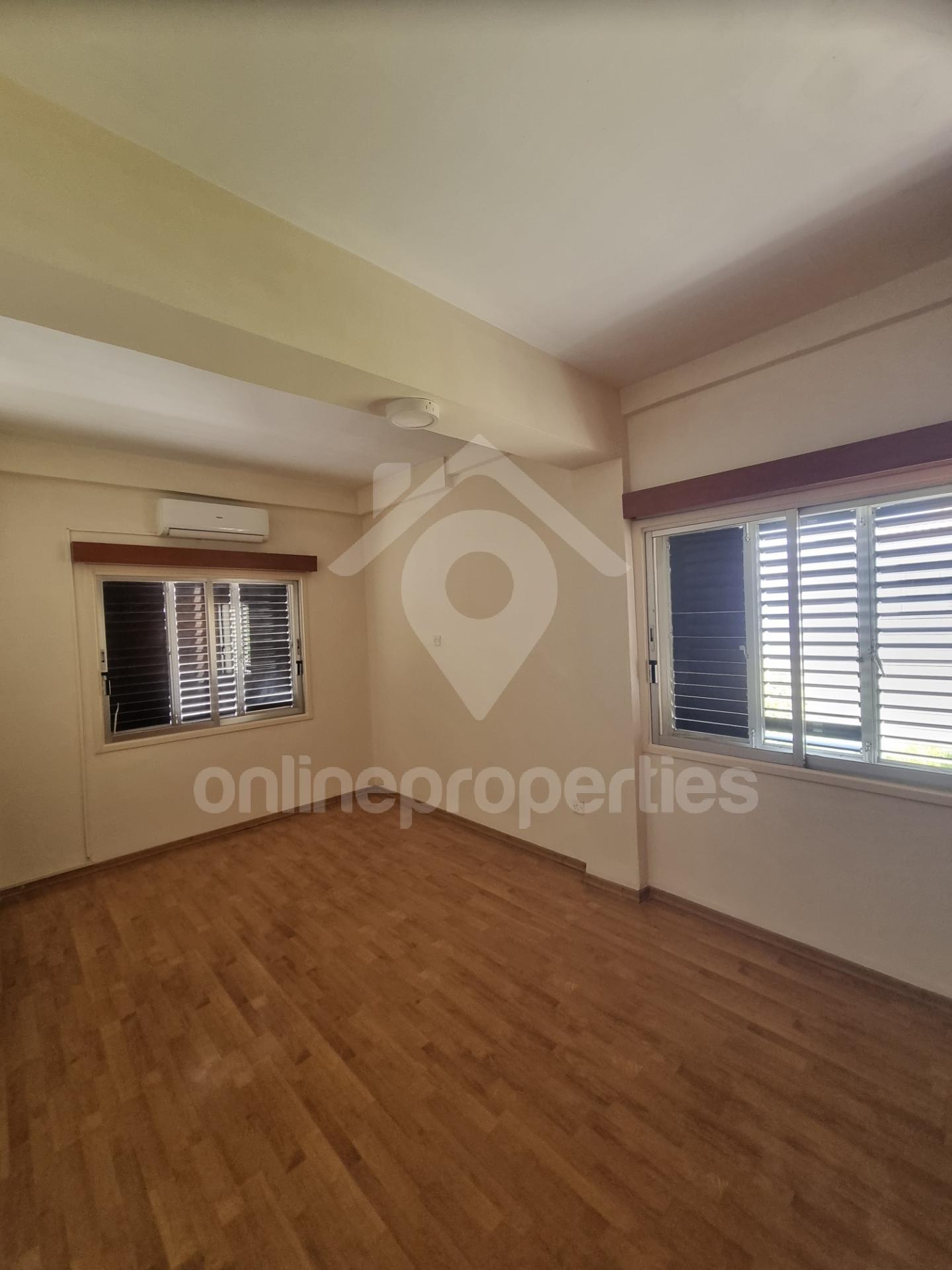 To change image, hover mouse over thumbnails below