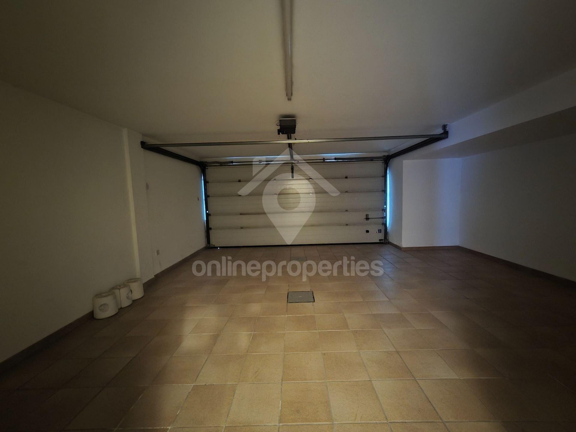 To change image, hover mouse over thumbnails below