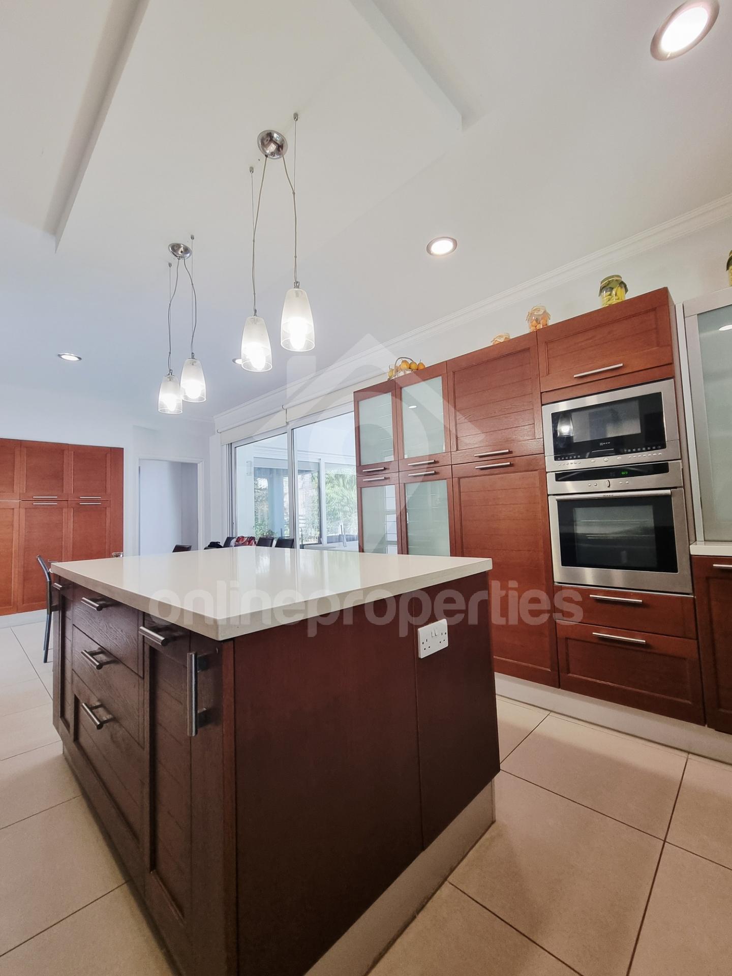 To change image, hover mouse over thumbnails below