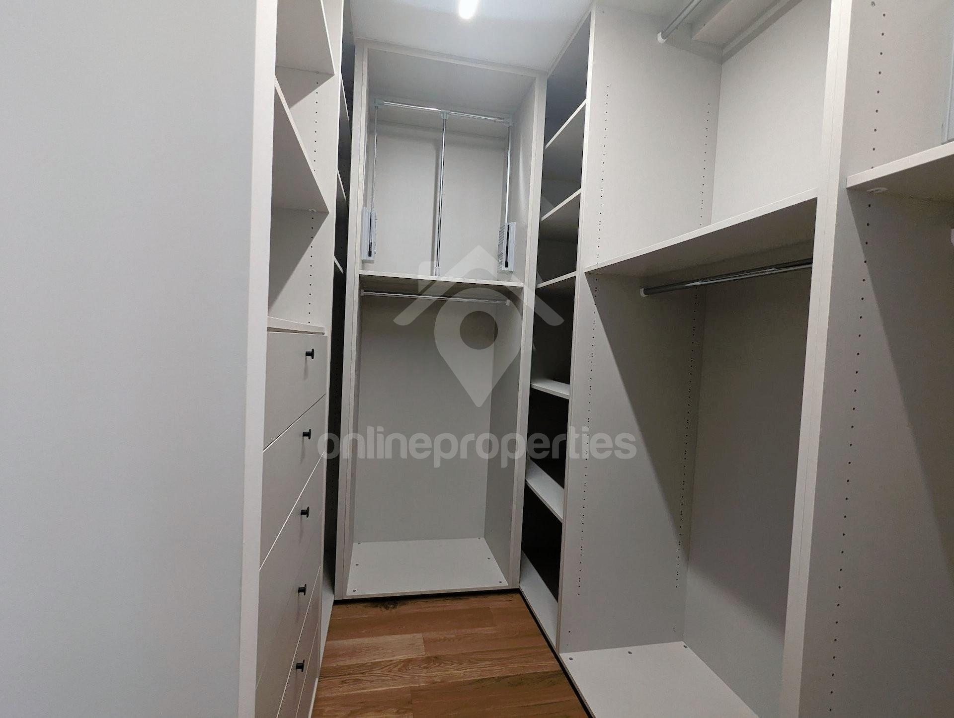 To change image, hover mouse over thumbnails below