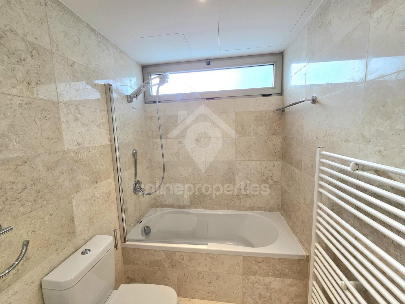 To change image, hover mouse over thumbnails below