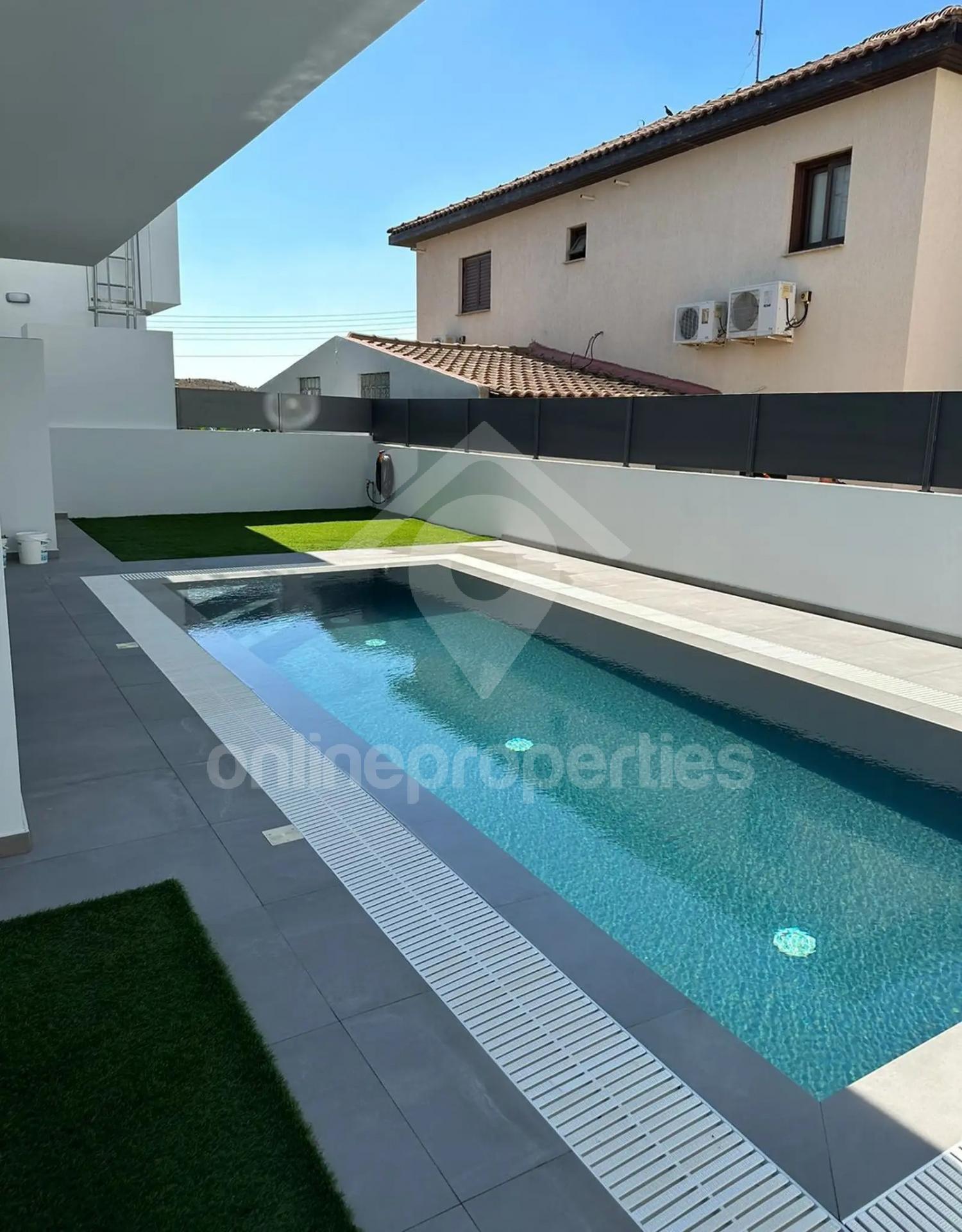 To change image, hover mouse over thumbnails below