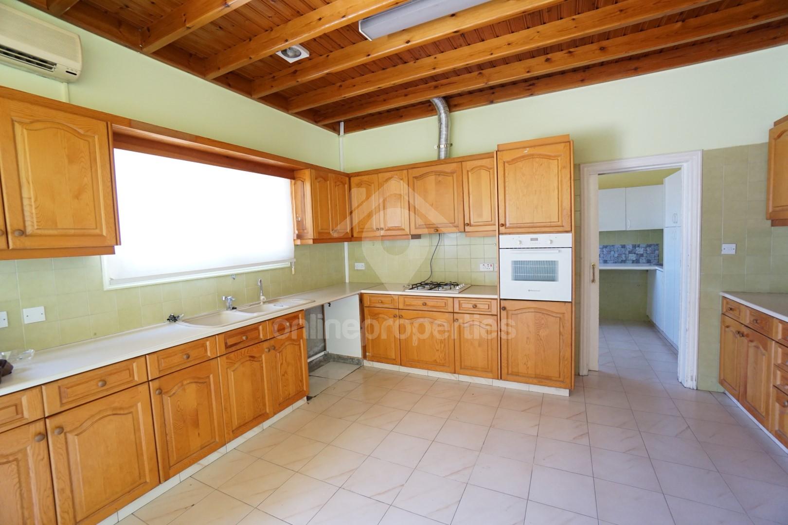 To change image, hover mouse over thumbnails below