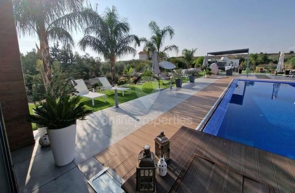 Marvelous 5-bedroom villa