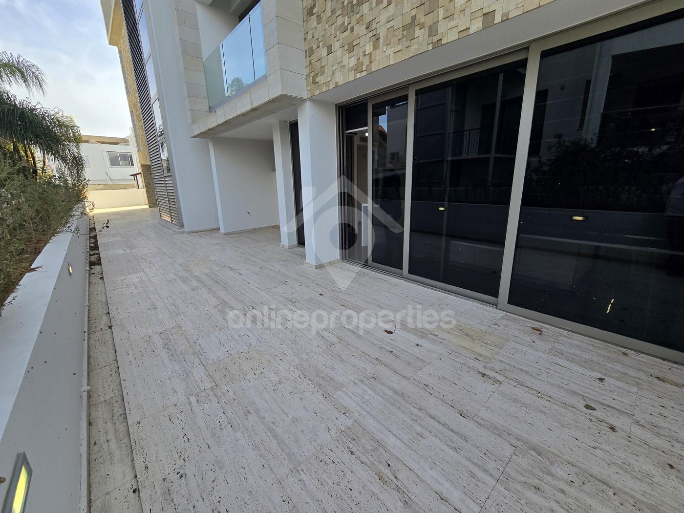 To change image, hover mouse over thumbnails below