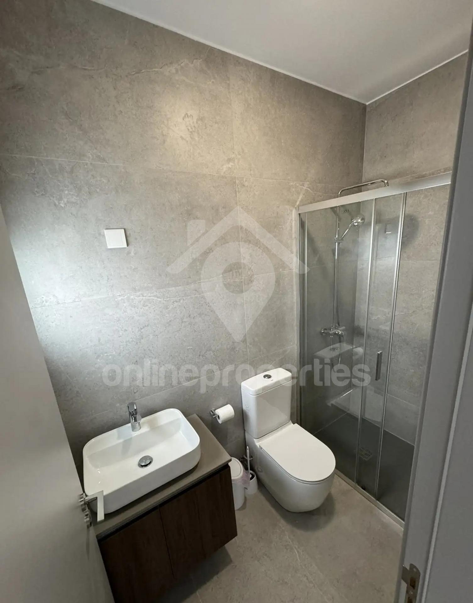 To change image, hover mouse over thumbnails below