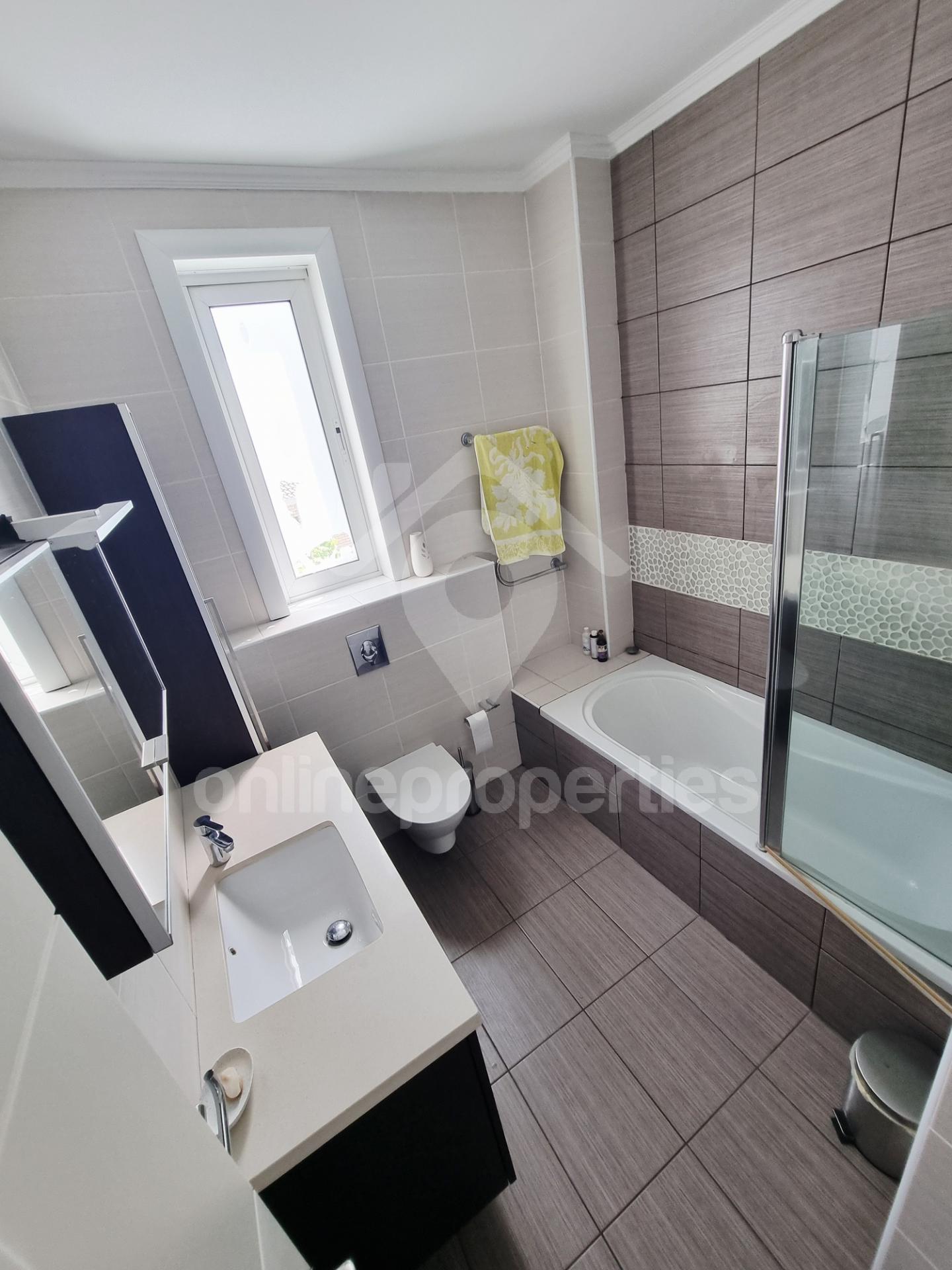 To change image, hover mouse over thumbnails below