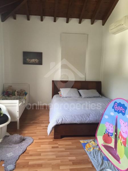 To change image, hover mouse over thumbnails below