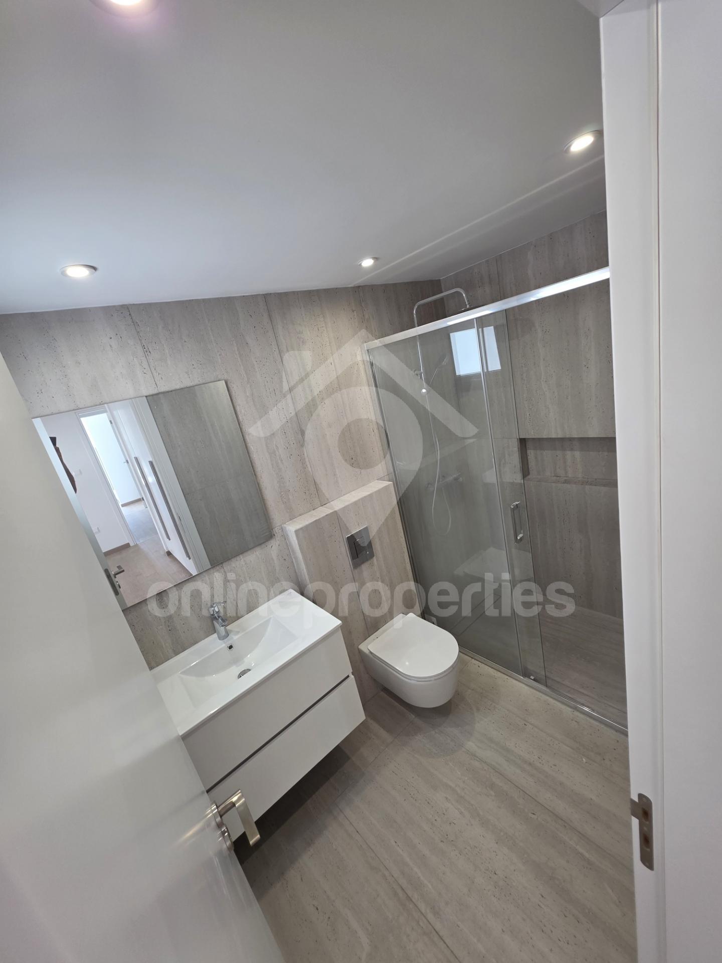 To change image, hover mouse over thumbnails below