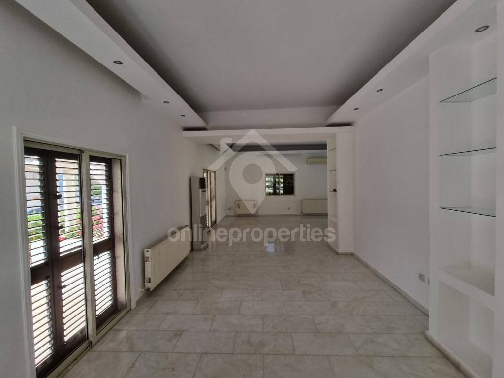 To change image, hover mouse over thumbnails below