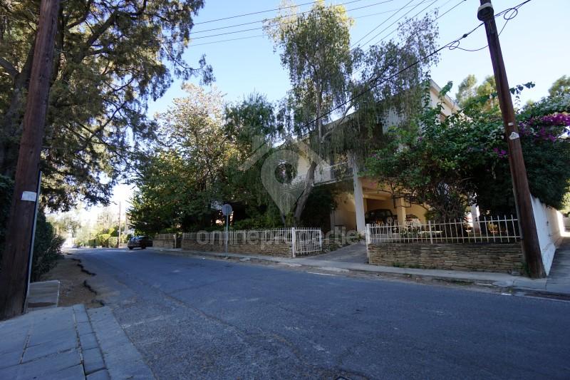 To change image, hover mouse over thumbnails below