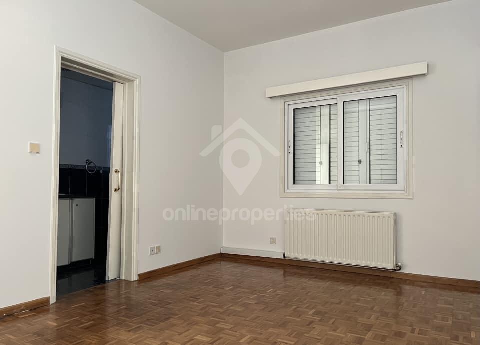 To change image, hover mouse over thumbnails below