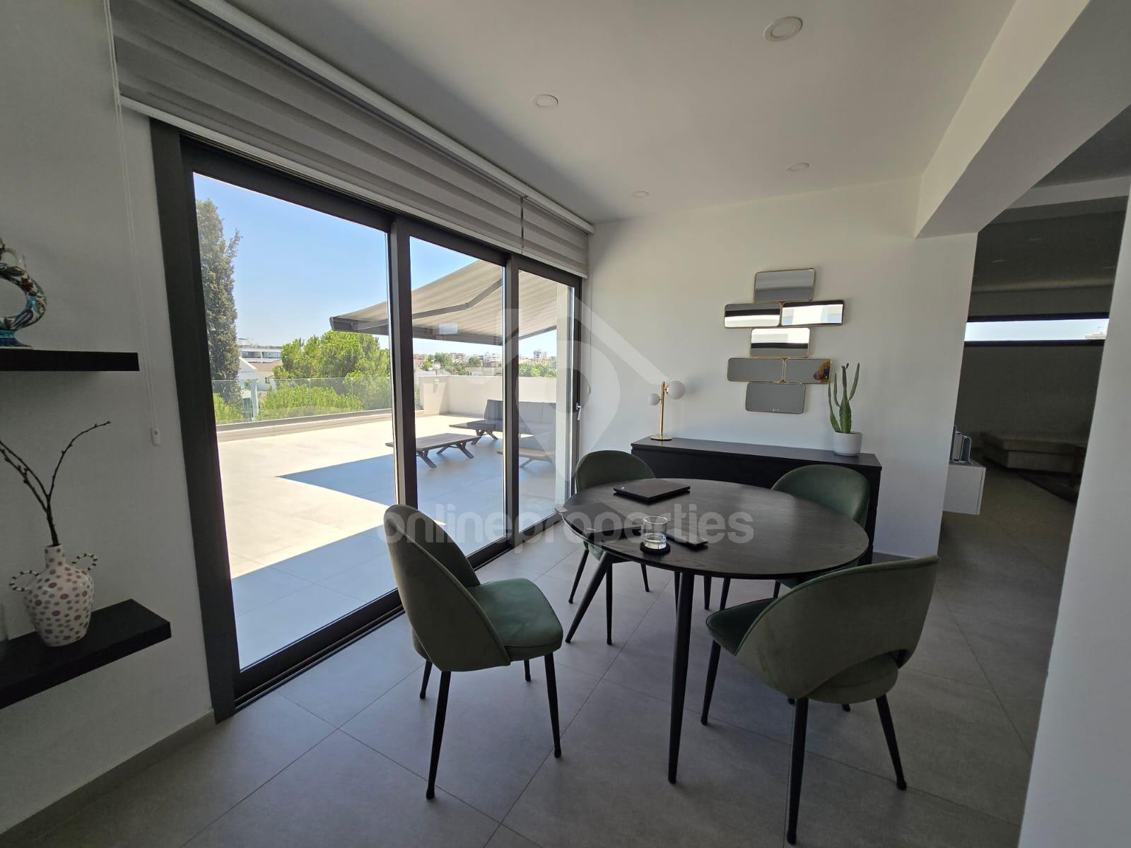 To change image, hover mouse over thumbnails below