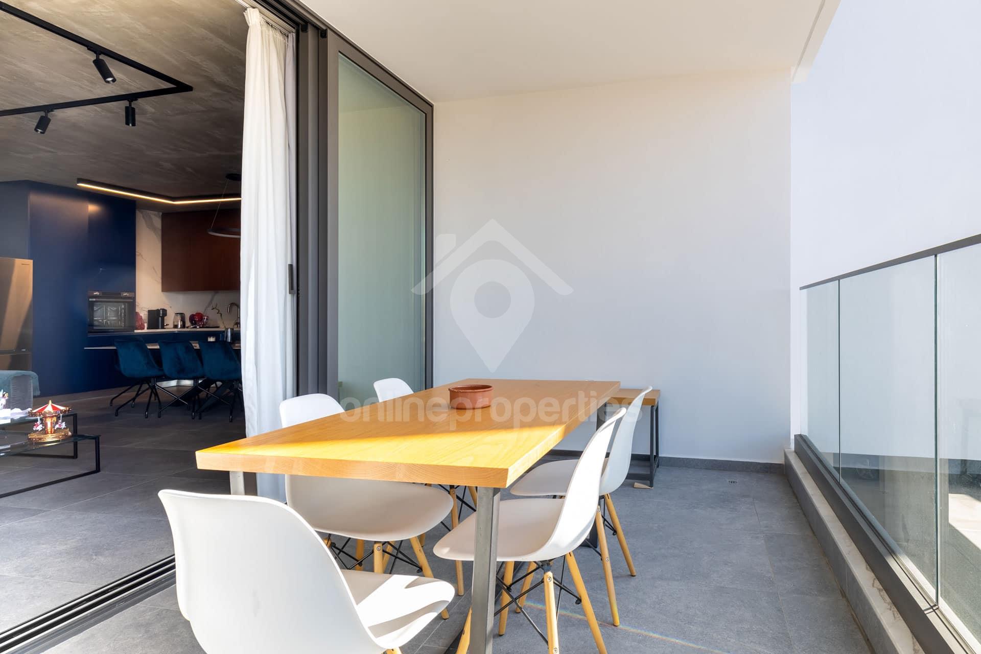 To change image, hover mouse over thumbnails below