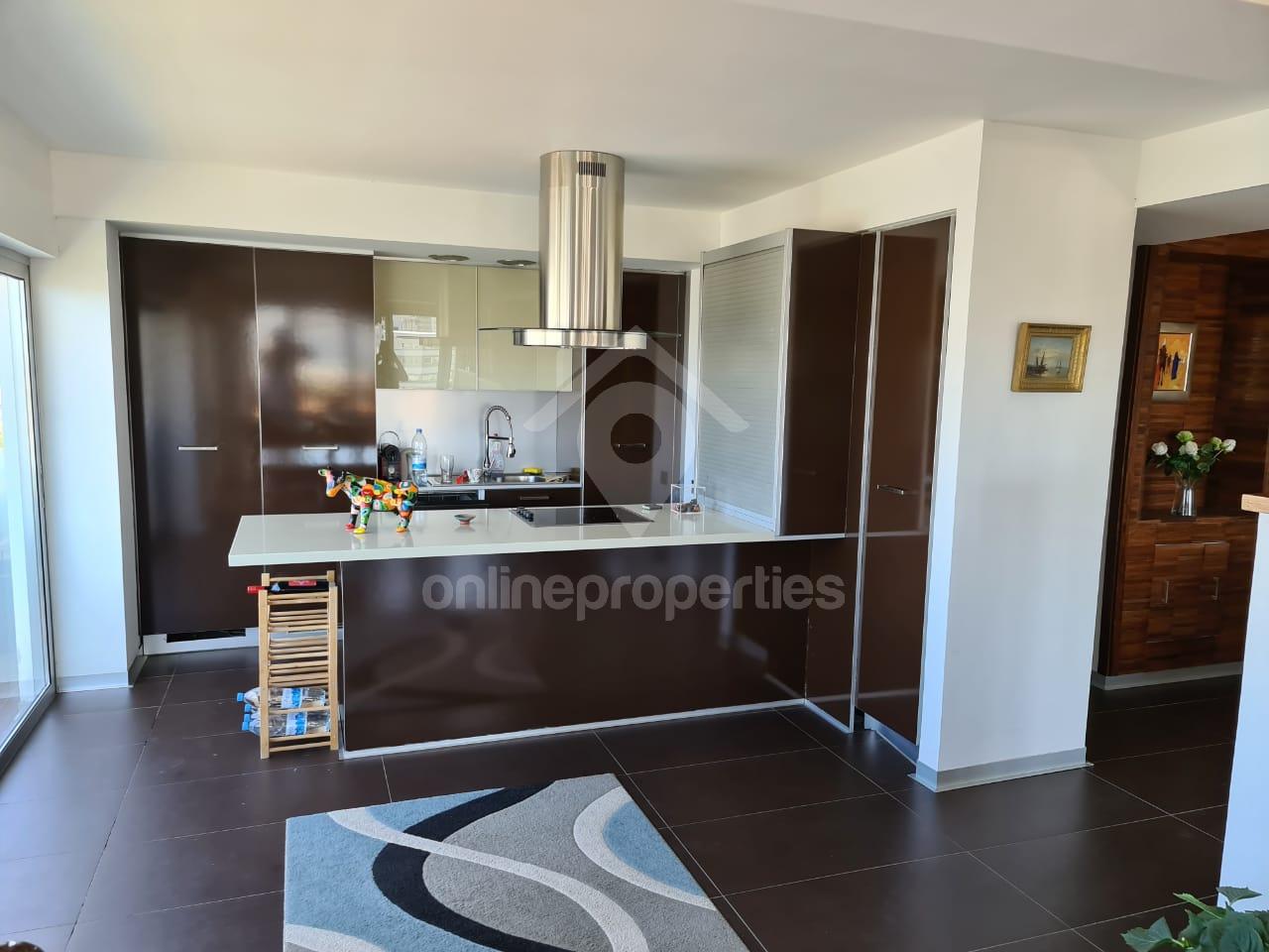 To change image, hover mouse over thumbnails below