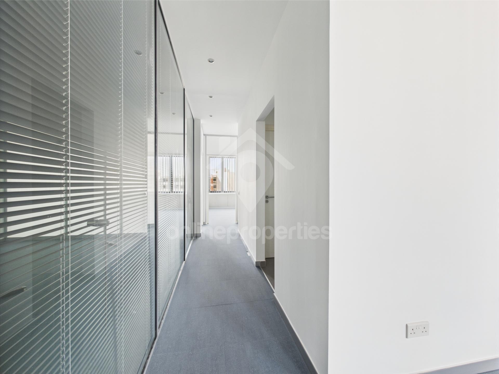 To change image, hover mouse over thumbnails below